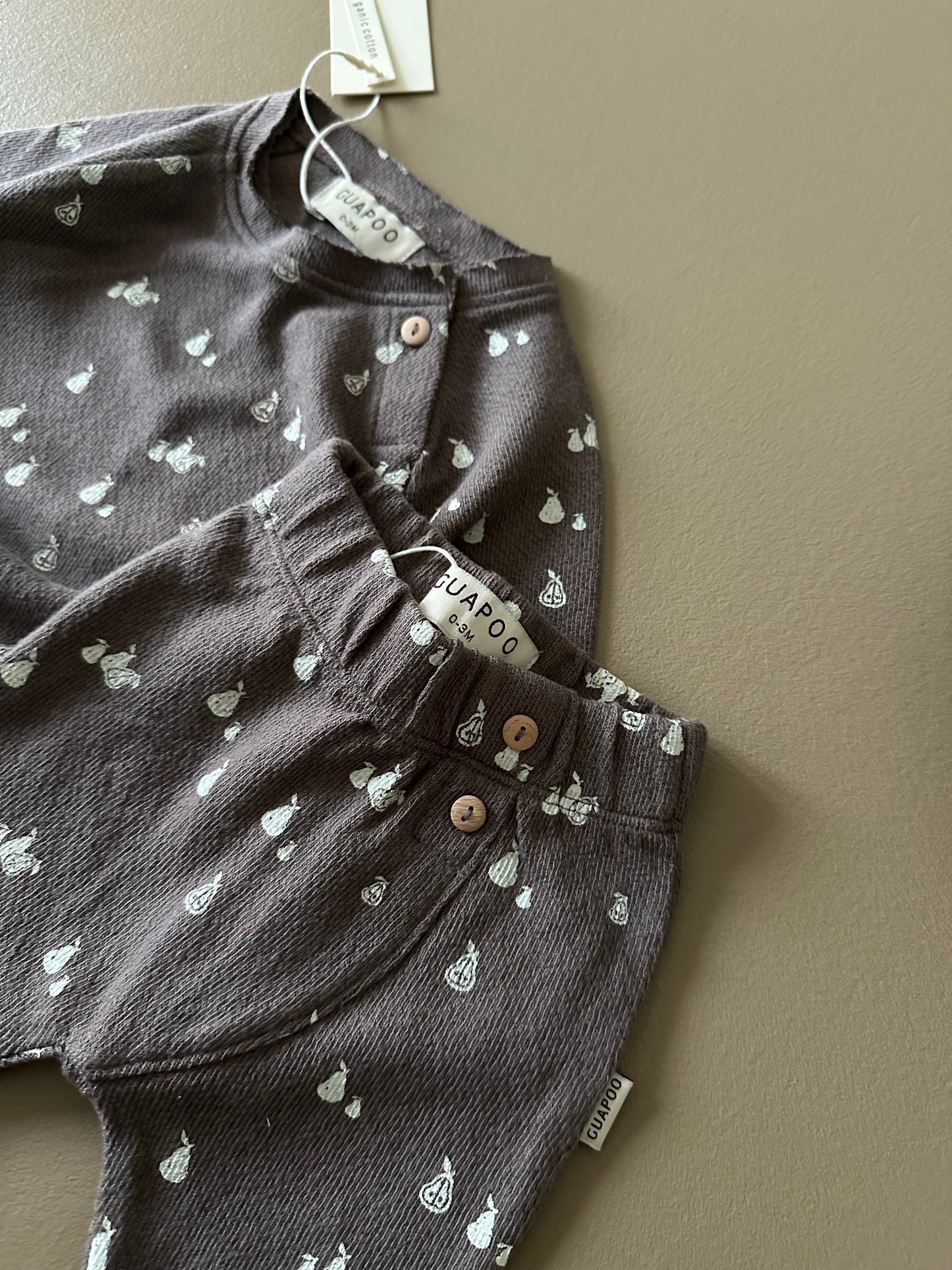 LONGSLEEVE MINI PEARS